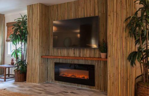Whitemarsh Island House | Waterfront Jungalow w/Dock & Hot Tub!