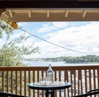 Millers Point Apartment | Waterfront - KING Master 4 Bedroom 3 Storey#9-10