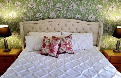St. Andrews House | Waterfront King Suite, private balcony in the heart of St. Andrews