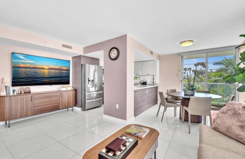 Bay Harbor Islands Apartment | Waterfront Luxury Kosher Condo w/Rooftop Pool & Beach Walk – Bay Harbor Islands