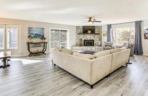Hot Springs Village House | Waterfront Lake Coronado Home with Deck and Views