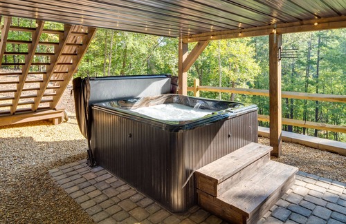 Mill Spring Cabin | Waterfront Lake Adger A-Frame Cabin w/ Hot Tub