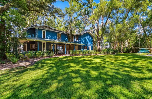 Lake Magdalene House | Waterfront Lake Farmhouse - Relax Lakeside with Magical Sunset Views