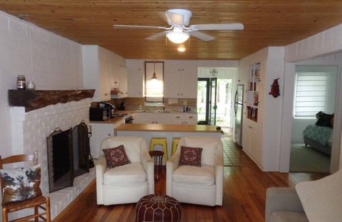 Littleton House | Waterfront - Lake Gaston Charming lakefront cottage