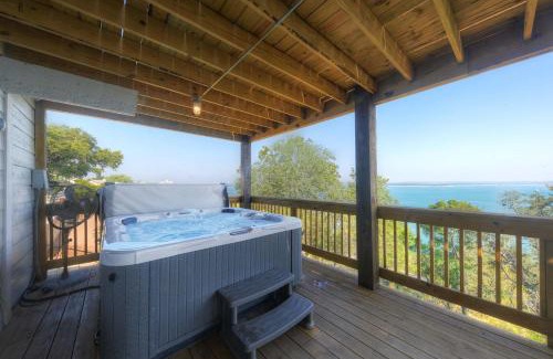 Canyon Lake House | Waterfront Lake House with Hot Tub & Firepit