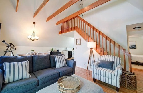 Southmont Cottage | Waterfront! Lake it Easy on High Rock Lake, Kayaks