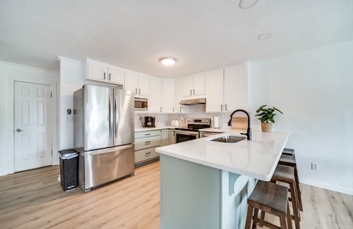 Alexander City House | Waterfront Lake Martin Home with 2 docks