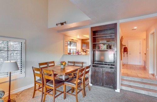 Lake Arrowhead House | Waterfront Lake Arrowhead Townhome w/Balconies!