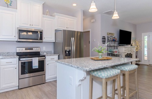 Dadeville House | Waterfront Lakehouse, Great Sandy Beach, Boathouse, Decks, Fire pits, Views!