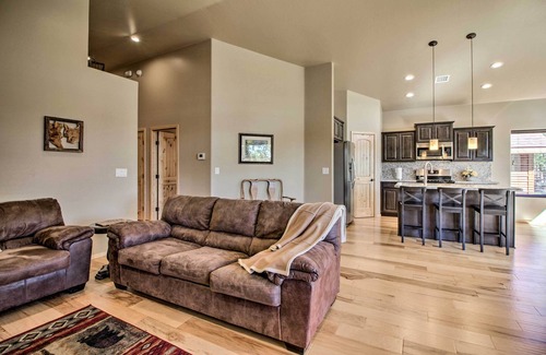 Pinetop-Lakeside House | Waterfront Lakeside Home - 1 Block to Boat Ramp