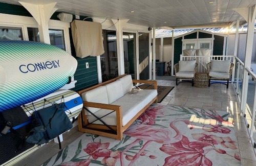 Lake Havasu City House | WATERFRONT LOCATION IN SAMS BEACH COMBER ESTATES !