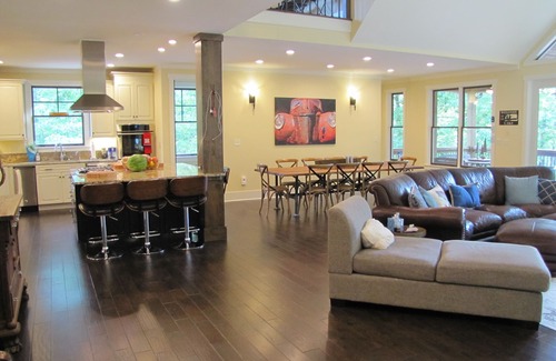 Hartwell House | Waterfront Lodge 16 beds, lake view, perfect for family/corporate gatherings!