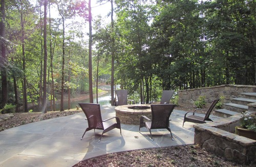Hartwell House | Waterfront Lodge 16 beds, lake view, perfect for family/corporate gatherings!