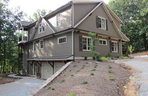 Hartwell House | Waterfront Lodge 16 beds, lake view, perfect for family/corporate gatherings!