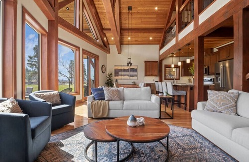 East Kootenay House | Waterfront Lodge | Private Dock | Rocky Mountains