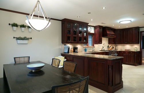 Athens House | Waterfront Luxe: Chef’s Kitchen, Pong & Air Hockey, Near Hudson, Ski Hunter Mntn