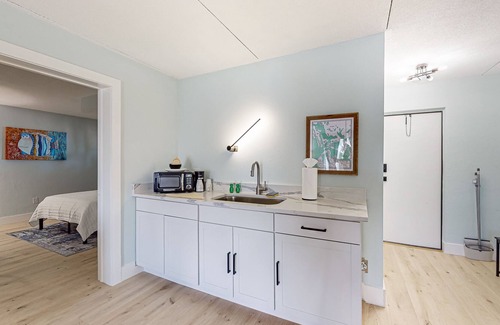 Isles of Capri Condo | Waterfront Marco Island condo with dock, updated interior & sweeping views