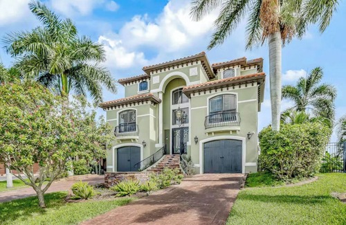 Mariner House | Waterfront Mediterranean Mansion
