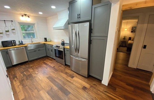 Horse Shoe Villa | Waterfront Mills River Villa, close to Asheville, pet-friendly