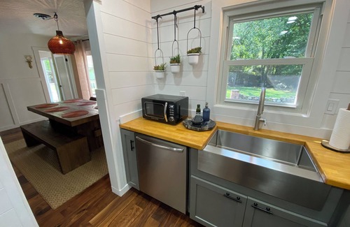 Horse Shoe Villa | Waterfront Mills River Villa, close to Asheville, pet-friendly
