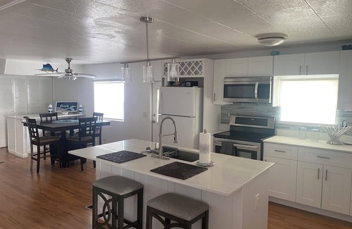 Rock Harbor House | Waterfront mobile home with AC in Key Largo - 3 bedroom