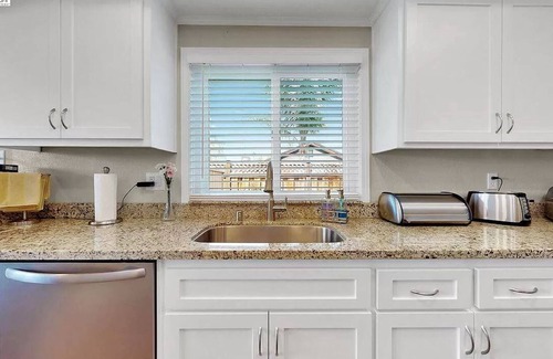 Discovery Bay House | Waterfront modern home Sleeps 6 near Marina w/Hot Tub & Large Deck