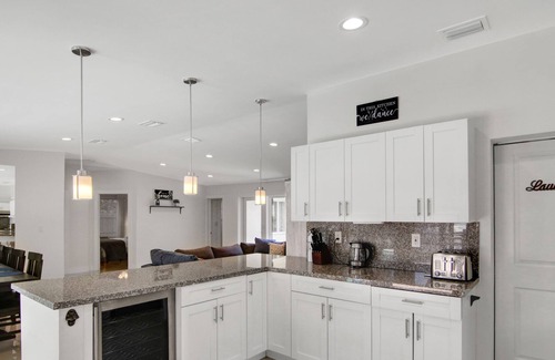 Riverside Park House | Waterfront Oasis | Enclosed pool