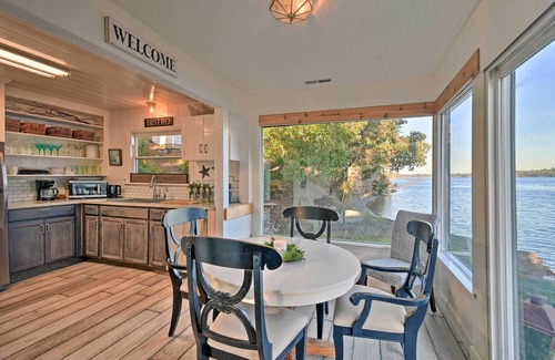 Olympia Cabin | Waterfront Olympia Home w/Private Beach & Kayaks!
