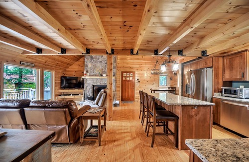 Belgrade Cottage | Waterfront on Great Pond, Unreal Sunsets, HotTub, Tennis and Pickleball Court