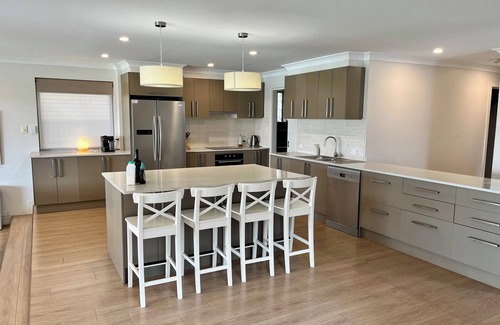 Nangkita House | Waterfront Paradise - 6 Bedrooms, Perfect for Large Family Groups