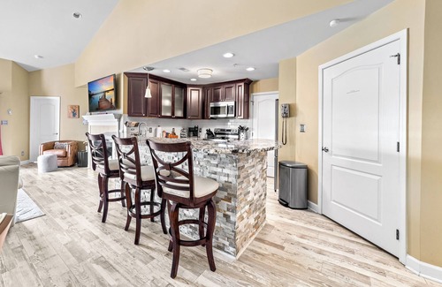 Cornelius Condo | 🆕 Waterfront Penthouse Lake Norman Views