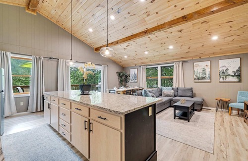 Albrightsville House | Waterfront Poconos | Hot Tub, Games & Dog-Friendly