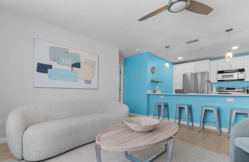 Matlacha House | WATERFRONT, POOL, BOAT LIFT, WALKING DISTANCE TO RESTAURANTS, 2 BED/2 BATH
