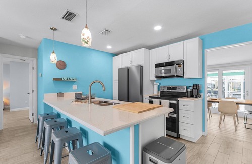 Matlacha House | WATERFRONT, POOL, BOAT LIFT, WALKING DISTANCE TO RESTAURANTS, 2 BED/2 BATH
