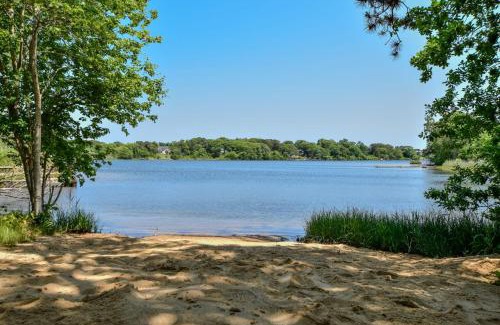 West Dennis House | Waterfront Private Dock Peaceful Retreat
