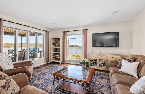 Saunderstown House | Waterfront Property on Narrow River & Short Distance to the Pier