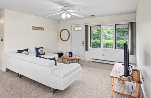Sagamore Apartment | Waterfront property by the Cape Cod Canal