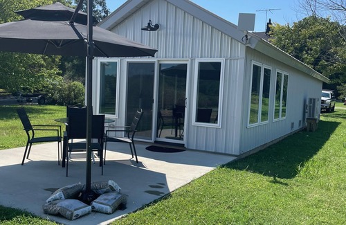 Cambridge Cottage | Waterfront property with private boat ramp and new dock!