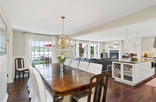 West Hills House | Waterfront ~ Really Unique ~ Charming Northwest Getaway
