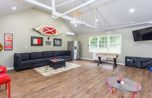 Shenandoah House | Waterfront Renovated Modern A-Frame Hot Tub Game Room Kayaks