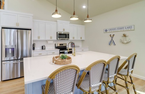 Tumbling Shoals House | Waterfront Retreat on Greers Ferry Lake w/Hot Tub