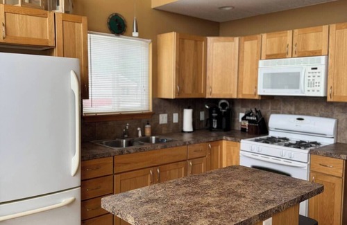 Houghton Lake House | Waterfront Retreat with AC and WiFi in Houghton Lake