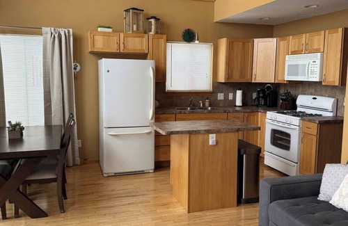 Houghton Lake House | Waterfront Retreat with AC and WiFi in Houghton Lake