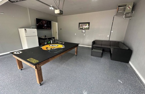 Green Bay House | Waterfront Retreat- 15 minutes from Lambeau field, easy access to Door County!