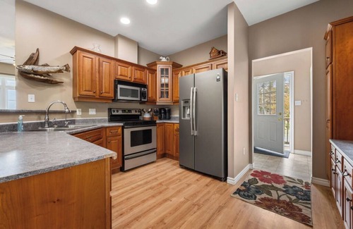 Franklin House | Waterfront Retreat 3Br/2BA Between Acadia & Schoodic on Maine's Taunton Bay
