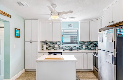 Marathon House | Waterfront retreat near the beach with pool, two kayaks, & central AC