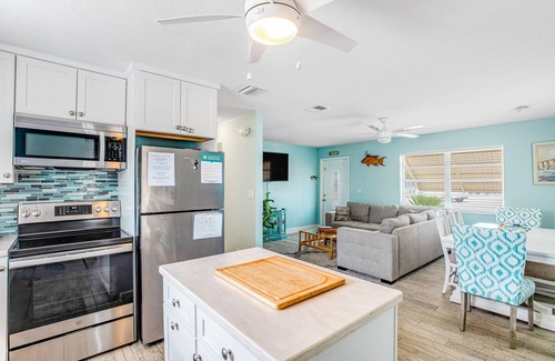 Marathon House | Waterfront retreat near the beach with pool, two kayaks, & central AC