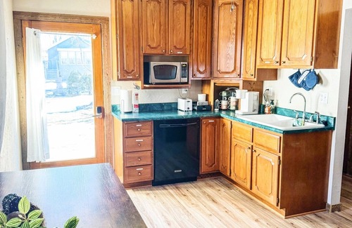 Oshkosh House | Waterfront Retreat on Lake Winnebago, Kayaks, Firepit, Dog Friendly