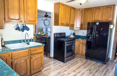 Oshkosh House | Waterfront Retreat on Lake Winnebago, Kayaks, Firepit, Dog Friendly