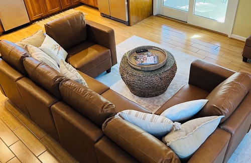 Shelby House | Waterfront Retreat on Lay Lake with Pool & Gym